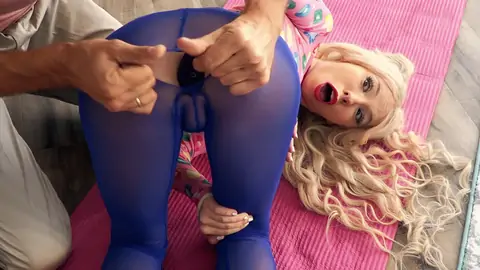 Light-haired teenager Kenzie Reeves likes providing a rimjob